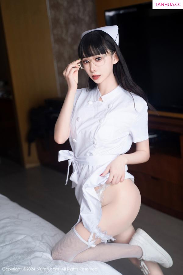   [XiuRen]高清写真图 2024.08.28 No.9077 宝宝甜 美腿丝袜第12张图片